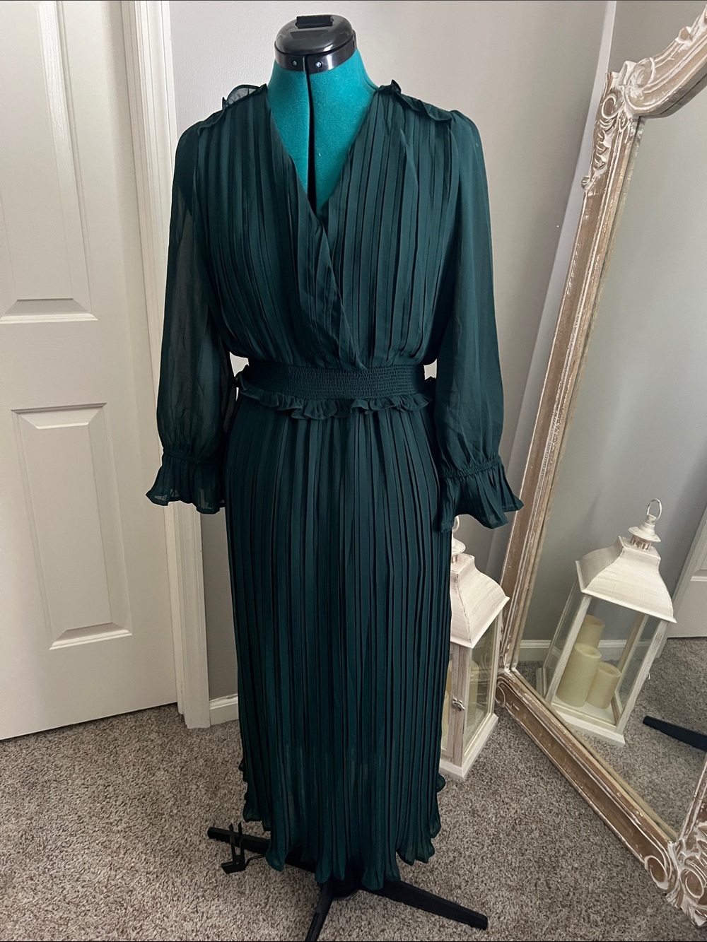 Vici Dark Green Pleated Long Sleeve Midi Dress